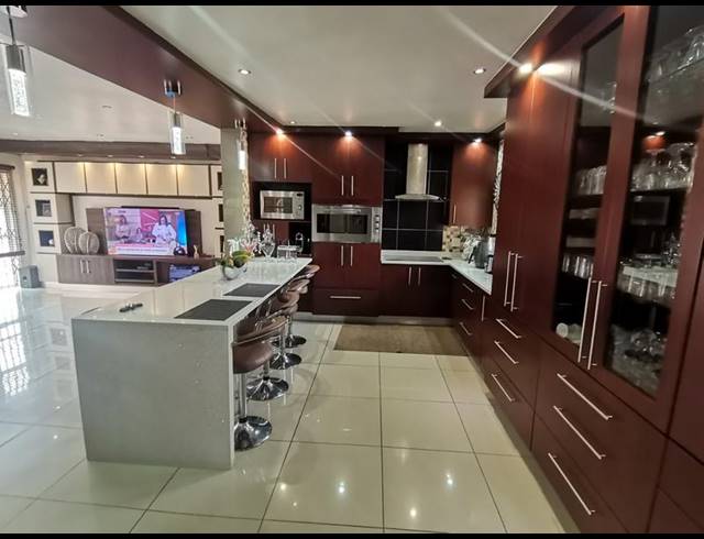 3 BEDROOM HOUSE FOR SALE IN VANDERBIJLPARK SE 3